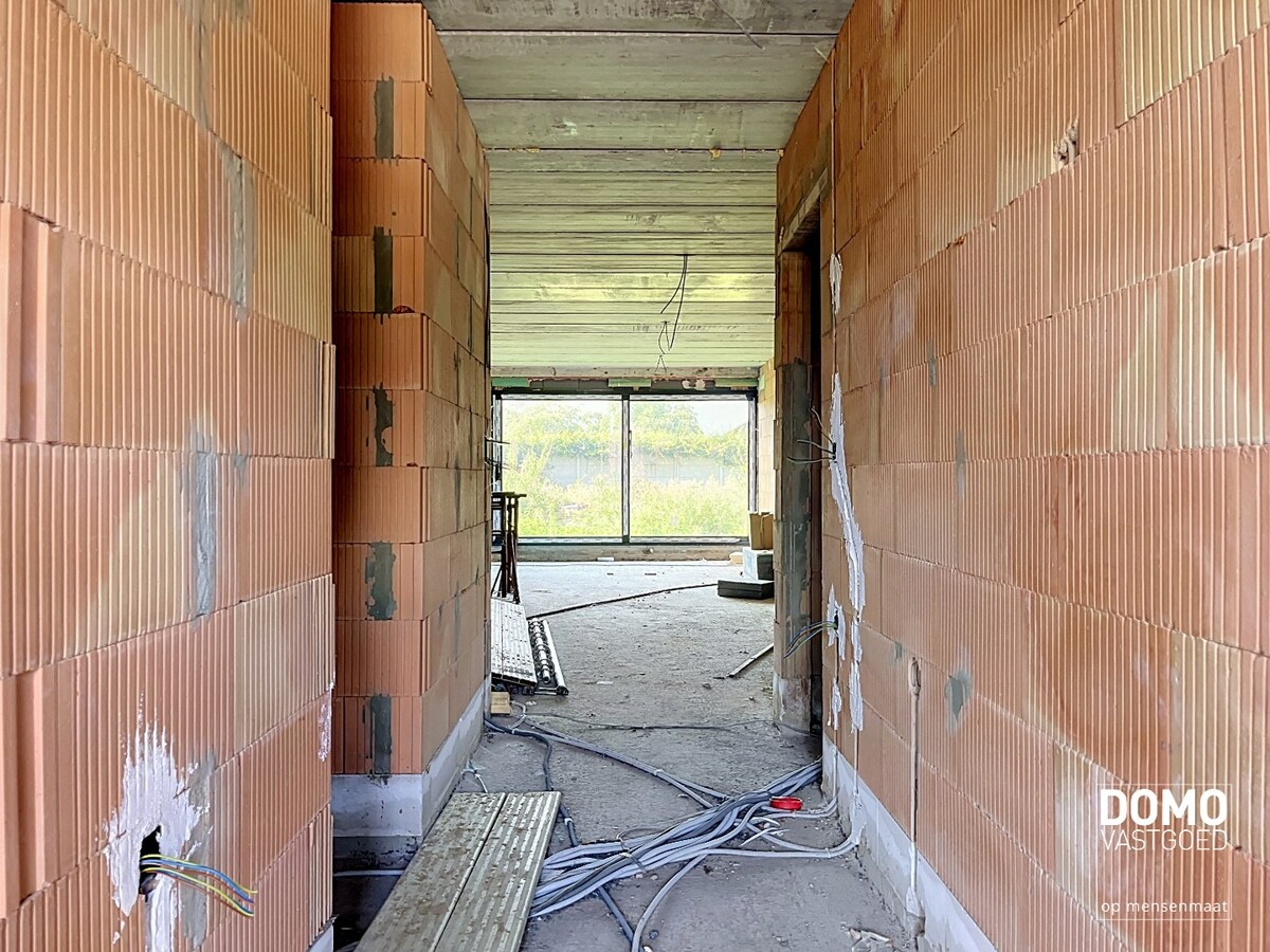 MODERNE NIEUWBOUWWONING IN AANBOUW TE KURINGEN 