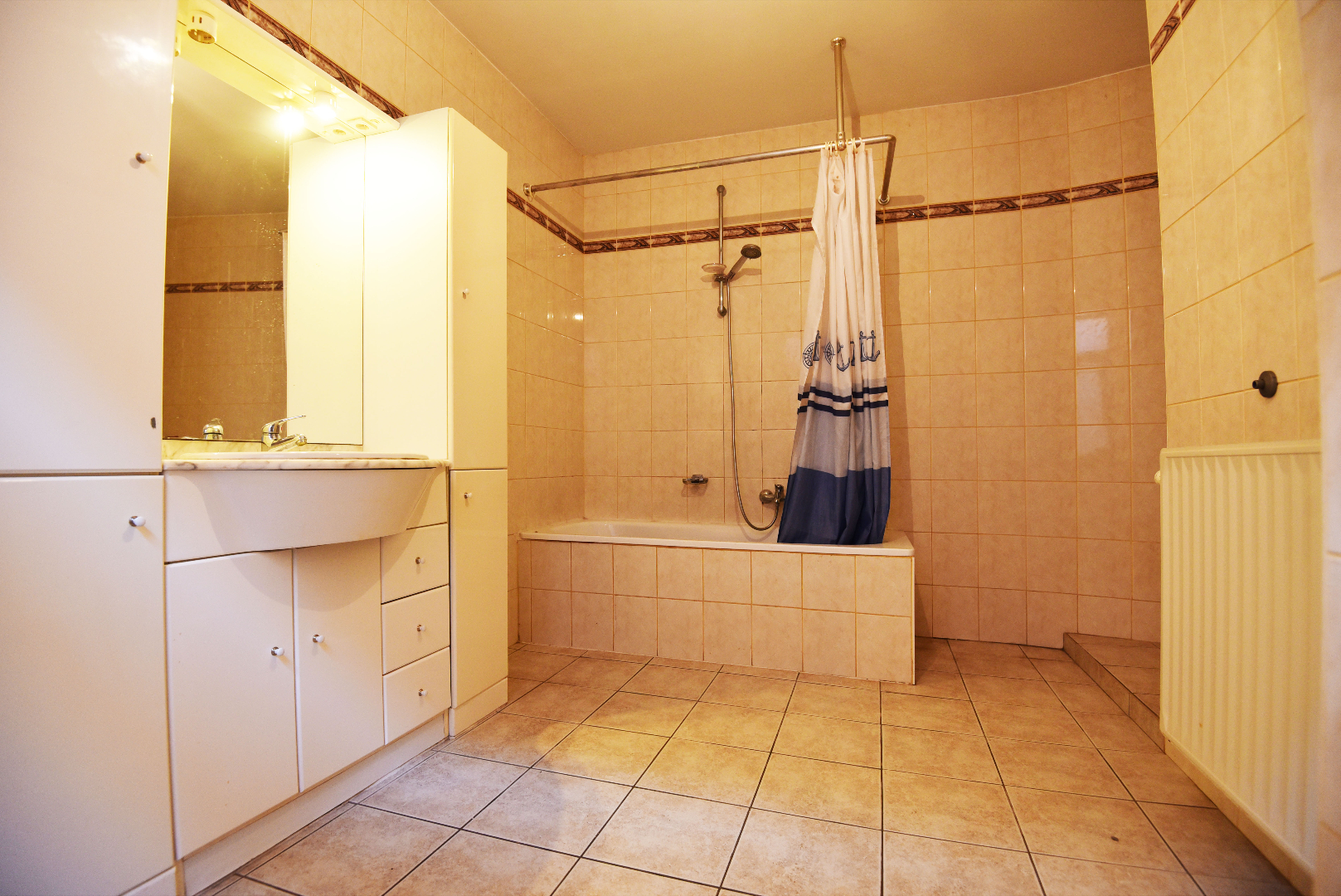 Rijwoning met 2 slpks en tuin te Eeklo 