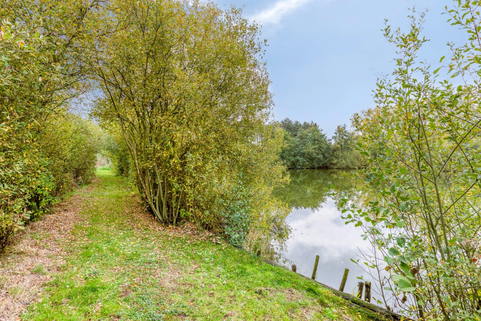 Uniek perceel van 2 ha. en 34 are met 3 prachtige vijvers 