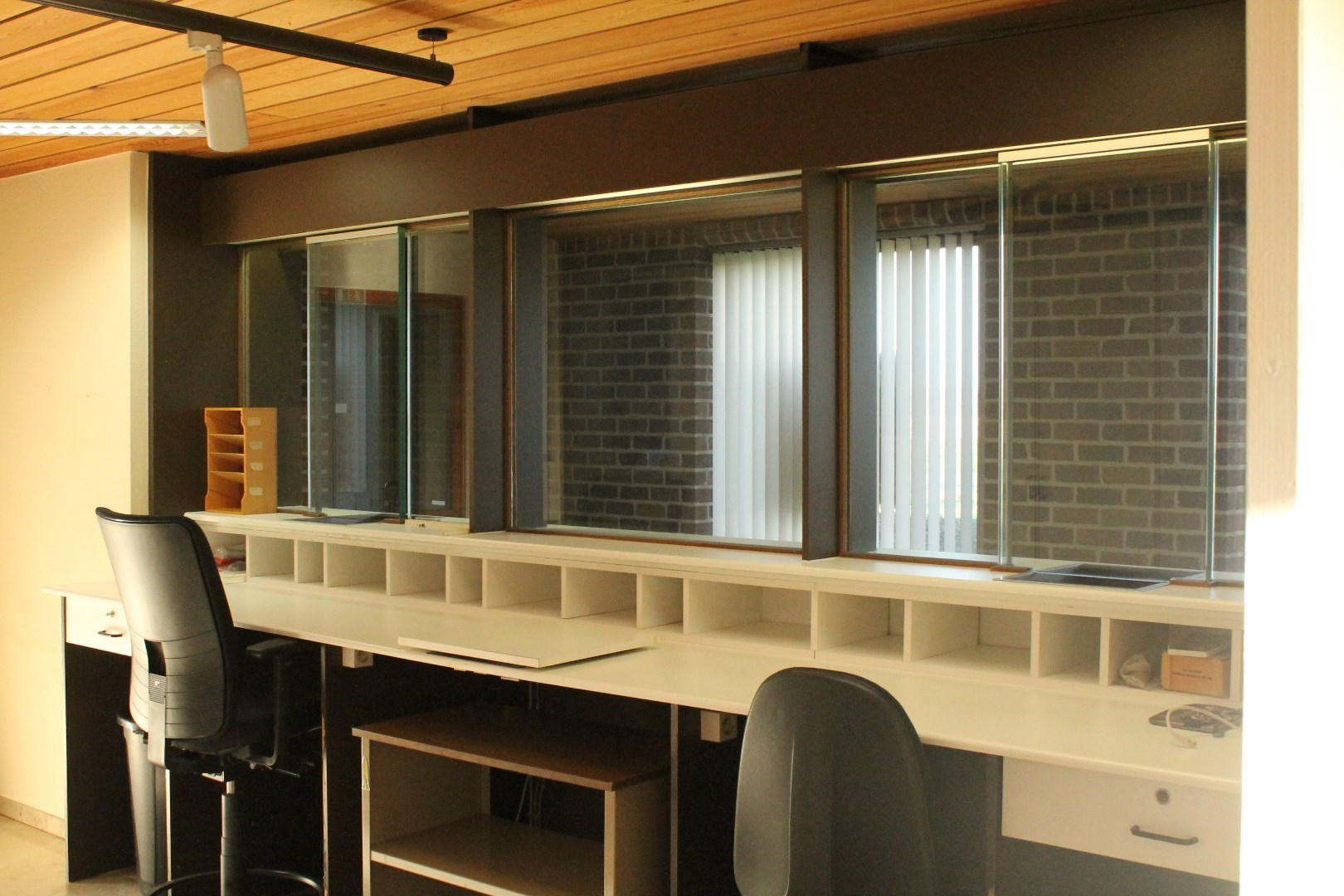 Commerciële ruimte van 134 m² met bijhorende parkingplaatsen 