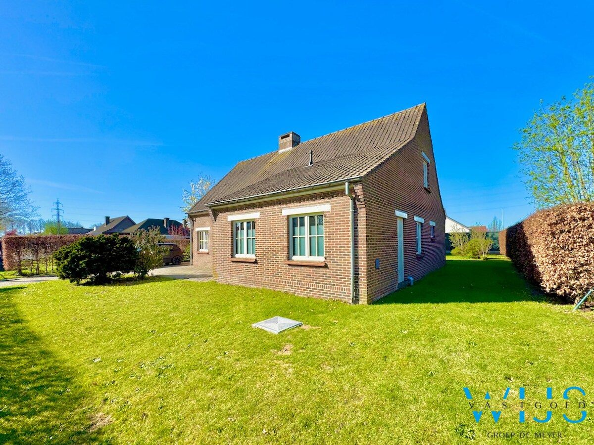 Instapklare gezinswoning met 4 slaapkamers in woonwijk te EVERGEM ! 