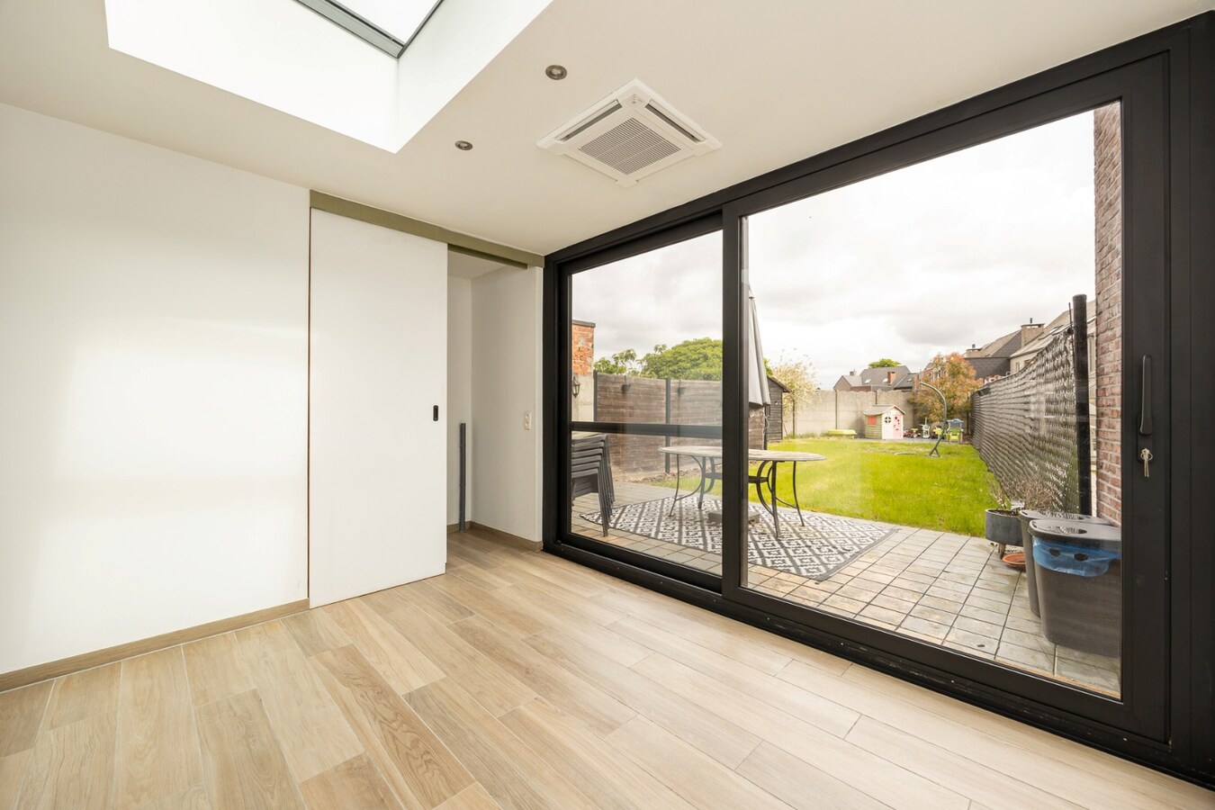 Instapklare HOB met 4 slpk en tuin te Willebroek! 