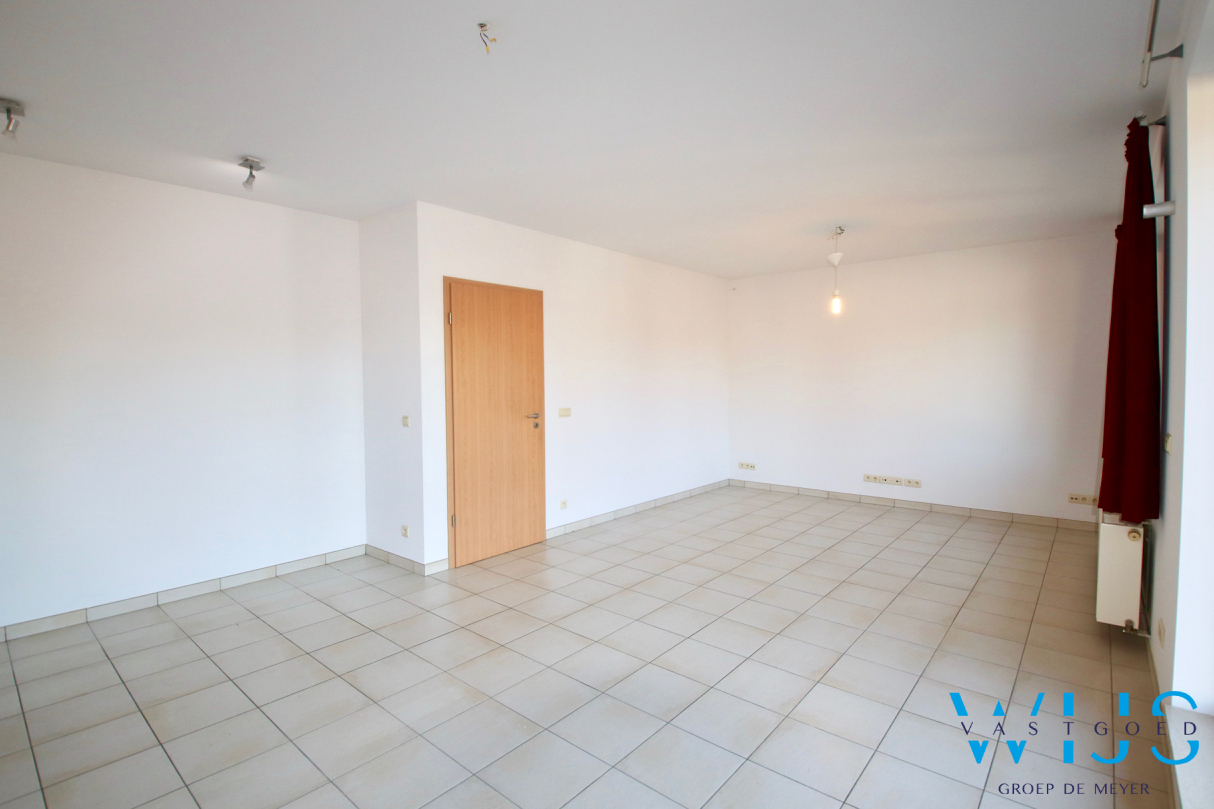 Instapklaar 2 slaapkamer appartement met terras &amp; garage ! 