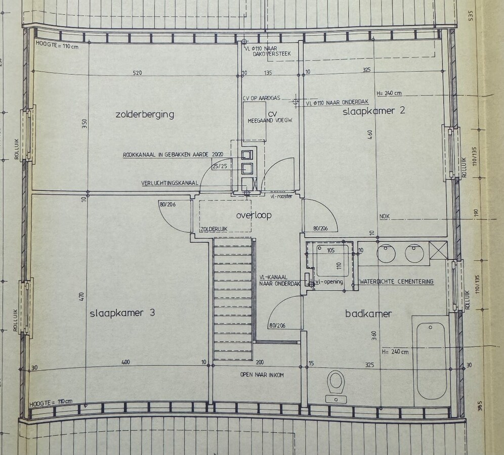 Ruime open bebouwing met 4 slaapkamers en 3 garages in Kortemark 