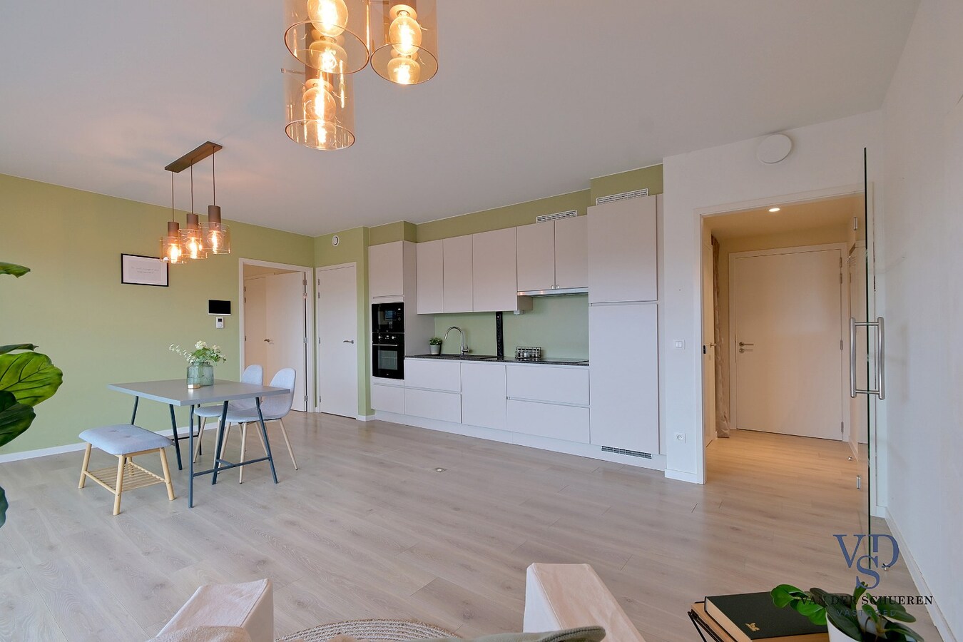 Luxueus 1-slp-appartement met staanplaats (ondergronds). 