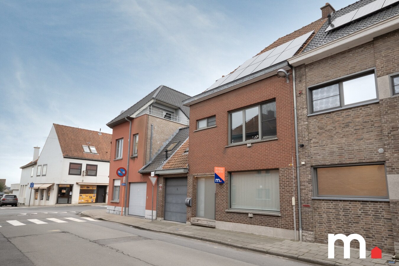 Instapklare woning te Lauwe met 4 slaapkamers nabij het centrum met garage ! 