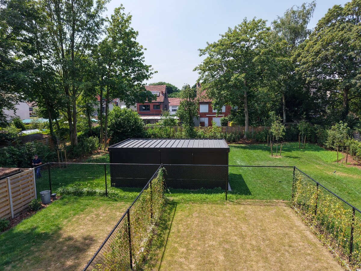 Luxueus én energievriendelijk nieuwbouw villa-appartement  van 168 m² met 3 slaapkamers + 2 ondergrondse staanplaatsen + ruime kelder in kleine residentie te Schilde 