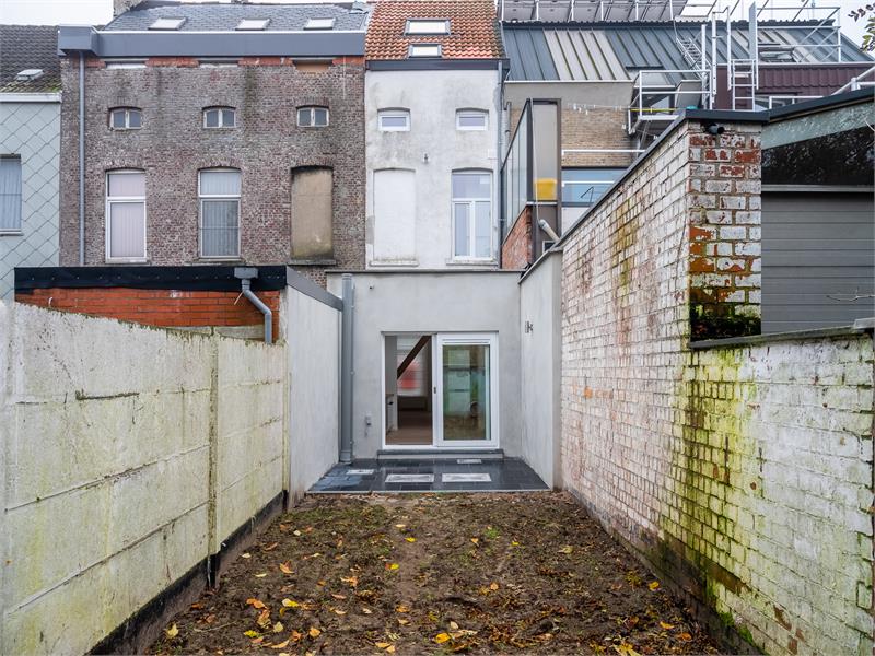 Totaal gerenoveerde rijwoning te Sint-Amandsberg 