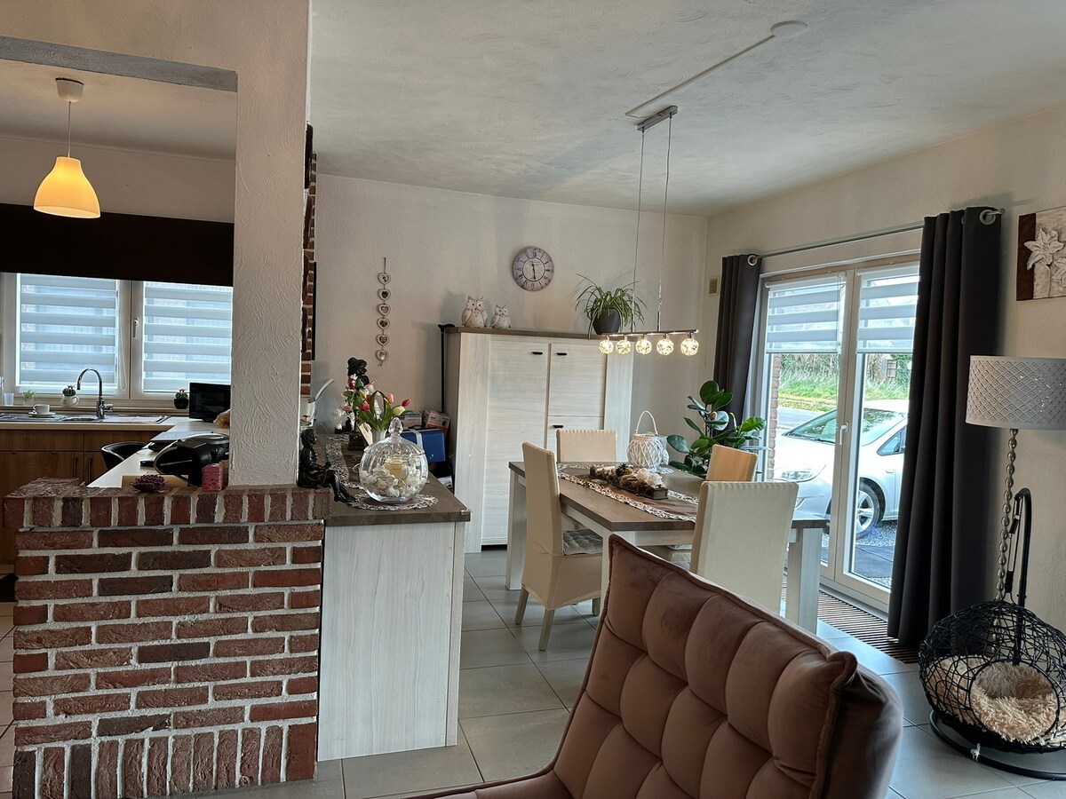 GELIJKVLOERS appartement met 1 slaapkamer,  ruim terras 