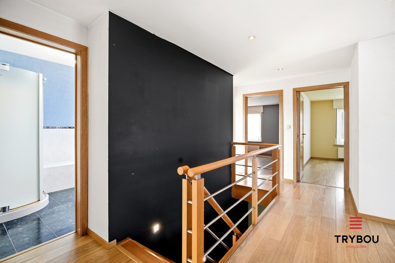 Ruime halfopen woning met 5 slaapkamers te koop in Werken met garage en ruime tuin! 