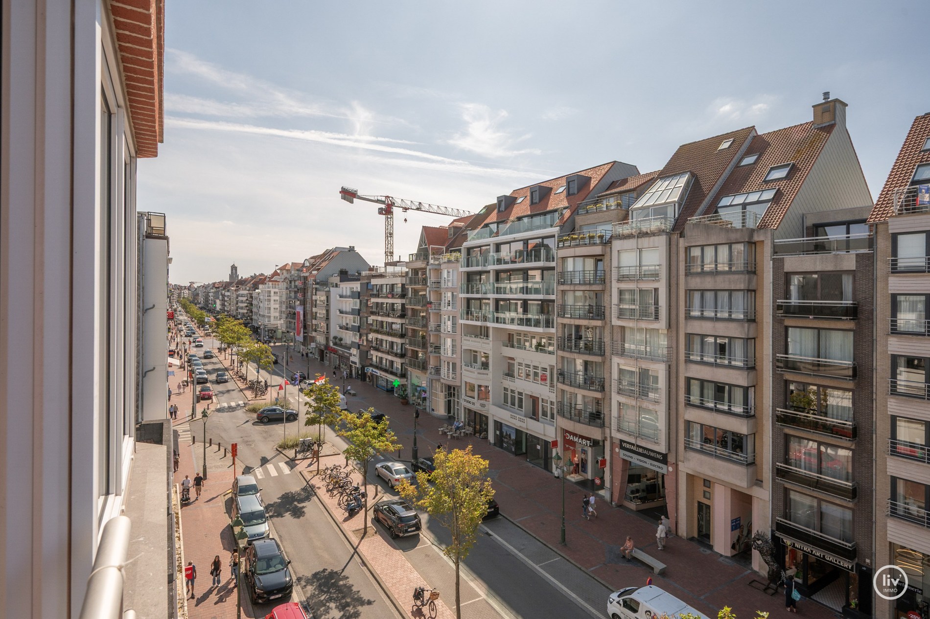 Volledig gerenoveerd en stijlvol appartement in het hart van Knokke in de  Lippenslaan. 