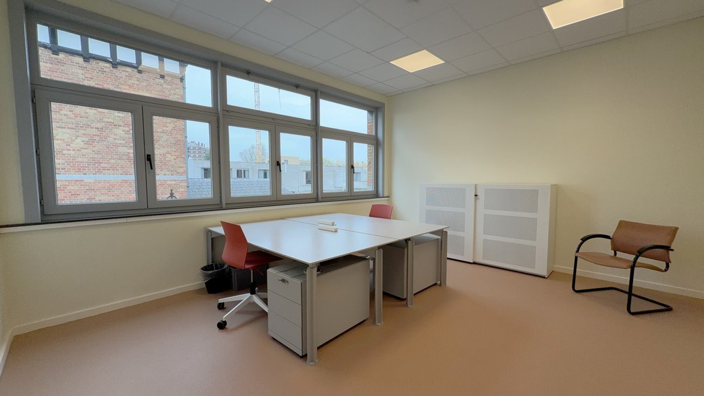 Volledig gerenoveerde kantoren in kleinschalig business center in Gent