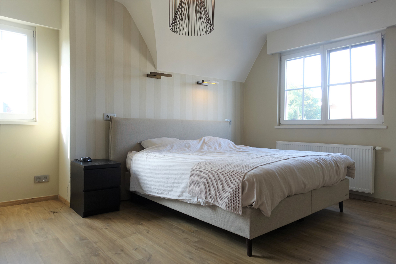 Sublieme gerenoveerde hoekwoning op rustige ligging 