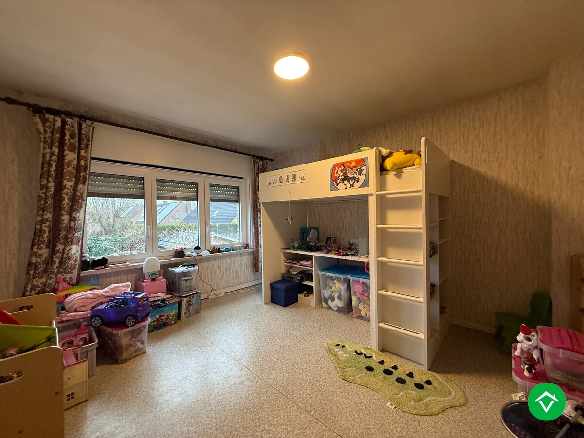 Ruime, stevige woning met 3 slaapkamers, garage en tuin te Izegem 