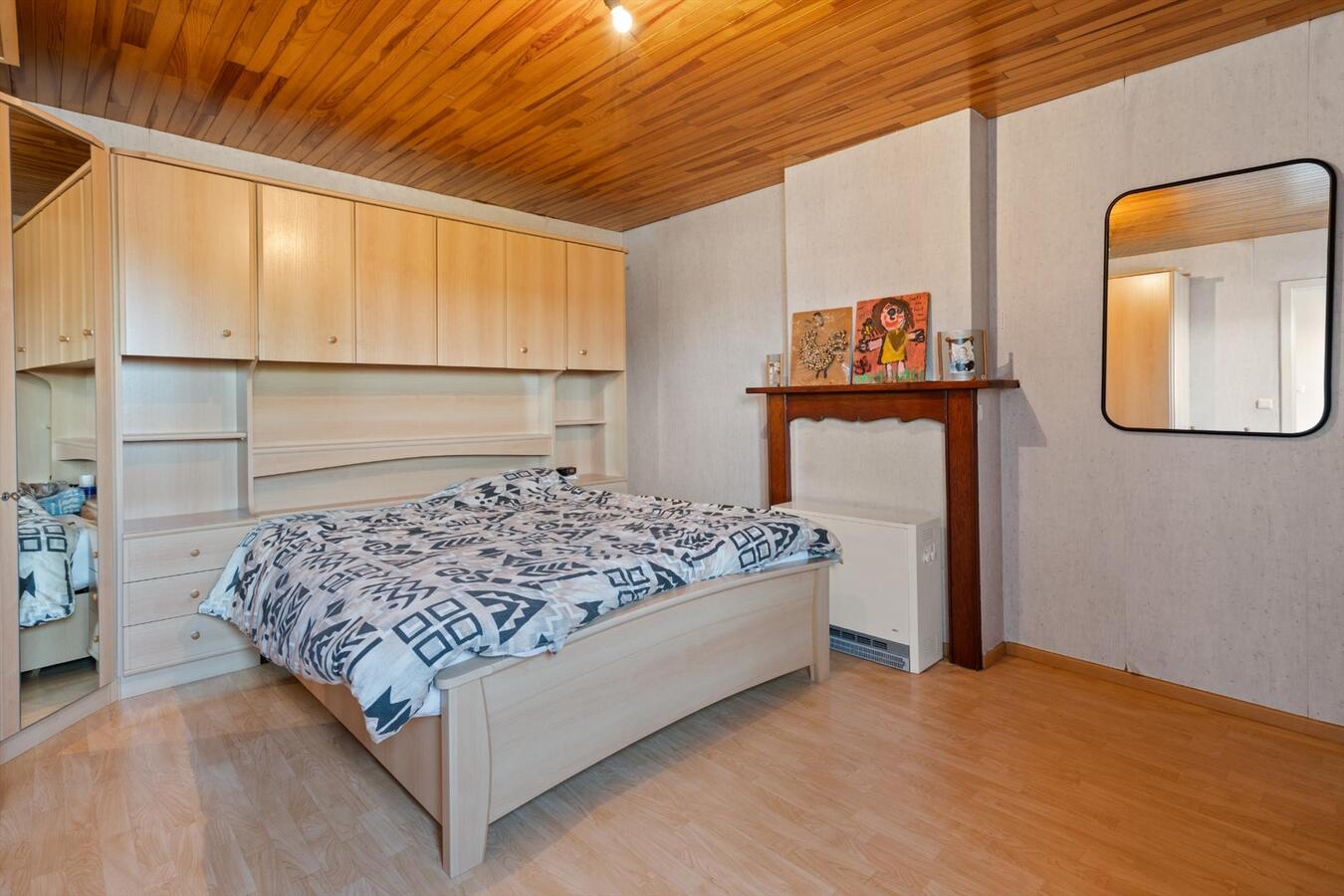 Vrijstaande woning met verwarmd zwembad op ruim perceel van 1813 m² 