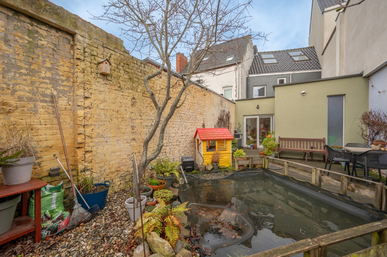 Instapklare en charmante woning met 3 slaapkamers en tuin 