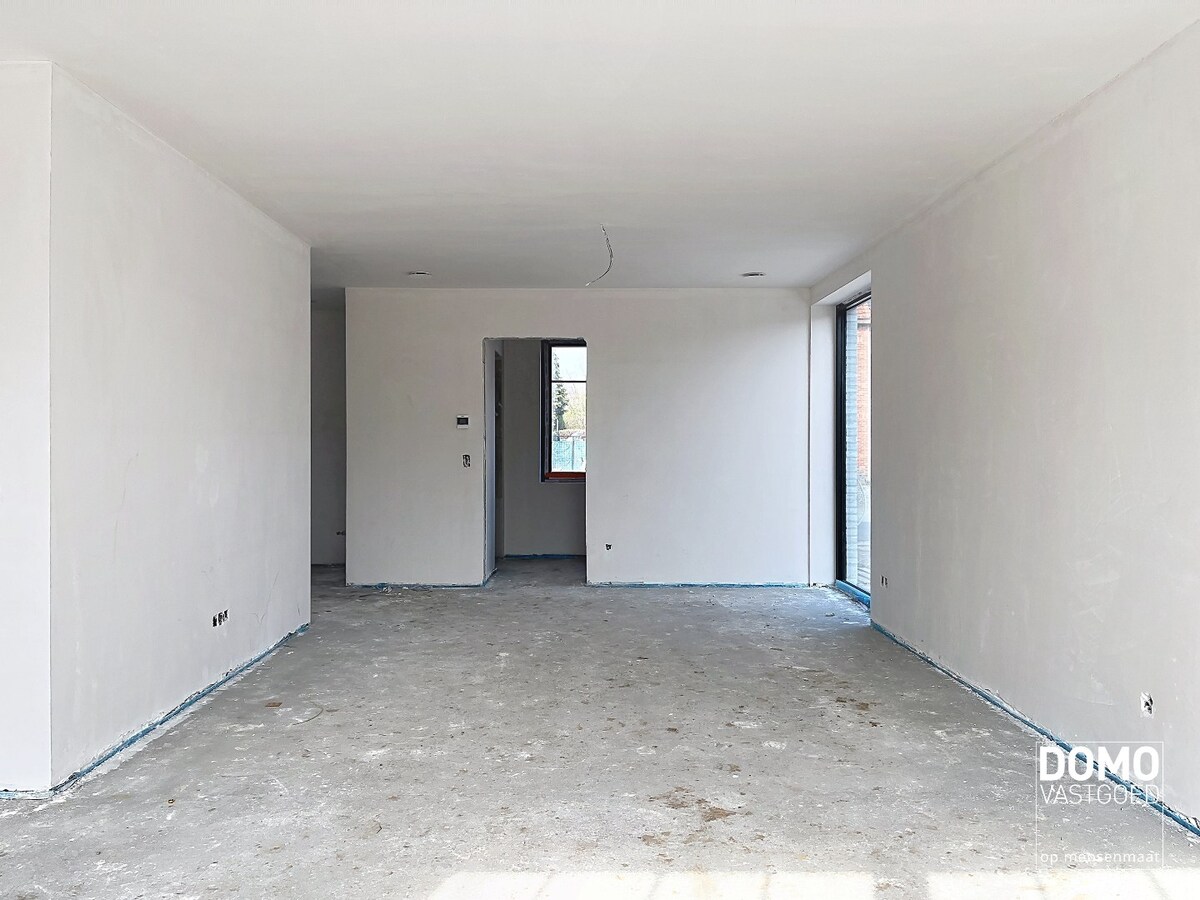 ENERGIEZUINIGE HALFOPENBEBOUWING MET 3 SLAAPKAMERS TE KERMT 