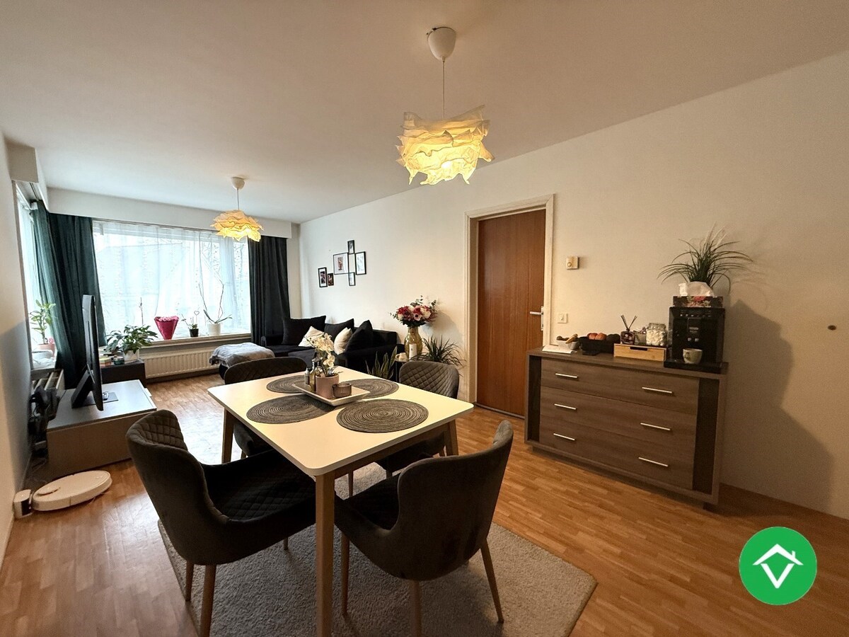 Instapklaar appartement met twee slaapkamers en garage te Roeselare 