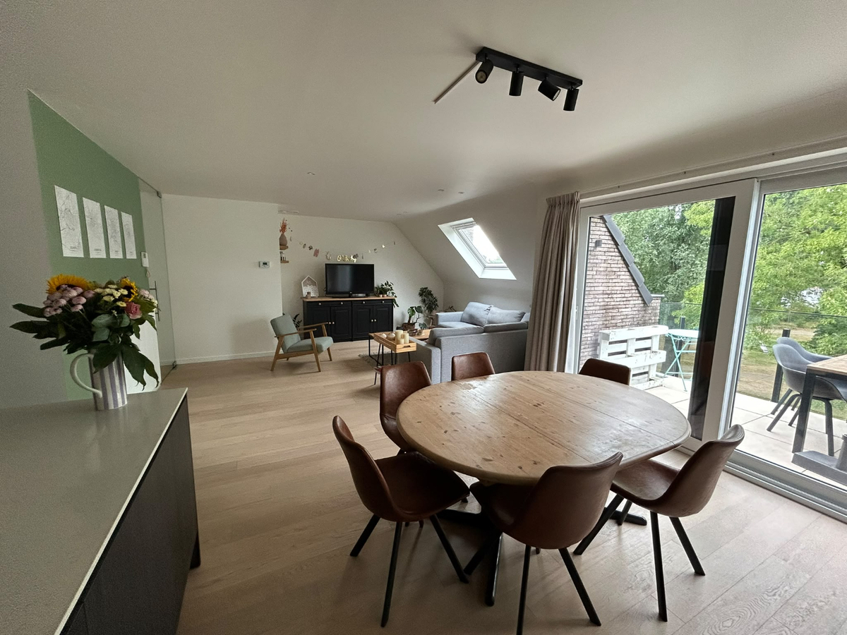 Lichtrijk 2-slaapkamerappartement met parkzicht, zonnig terras en ruime zolder en EPC A! 