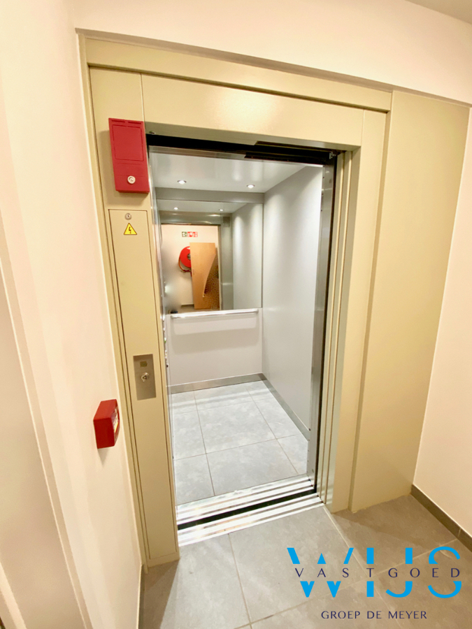 Instapklaar 2 slaapkamerappartement in hartje Wippelgem EVERGEM ! 