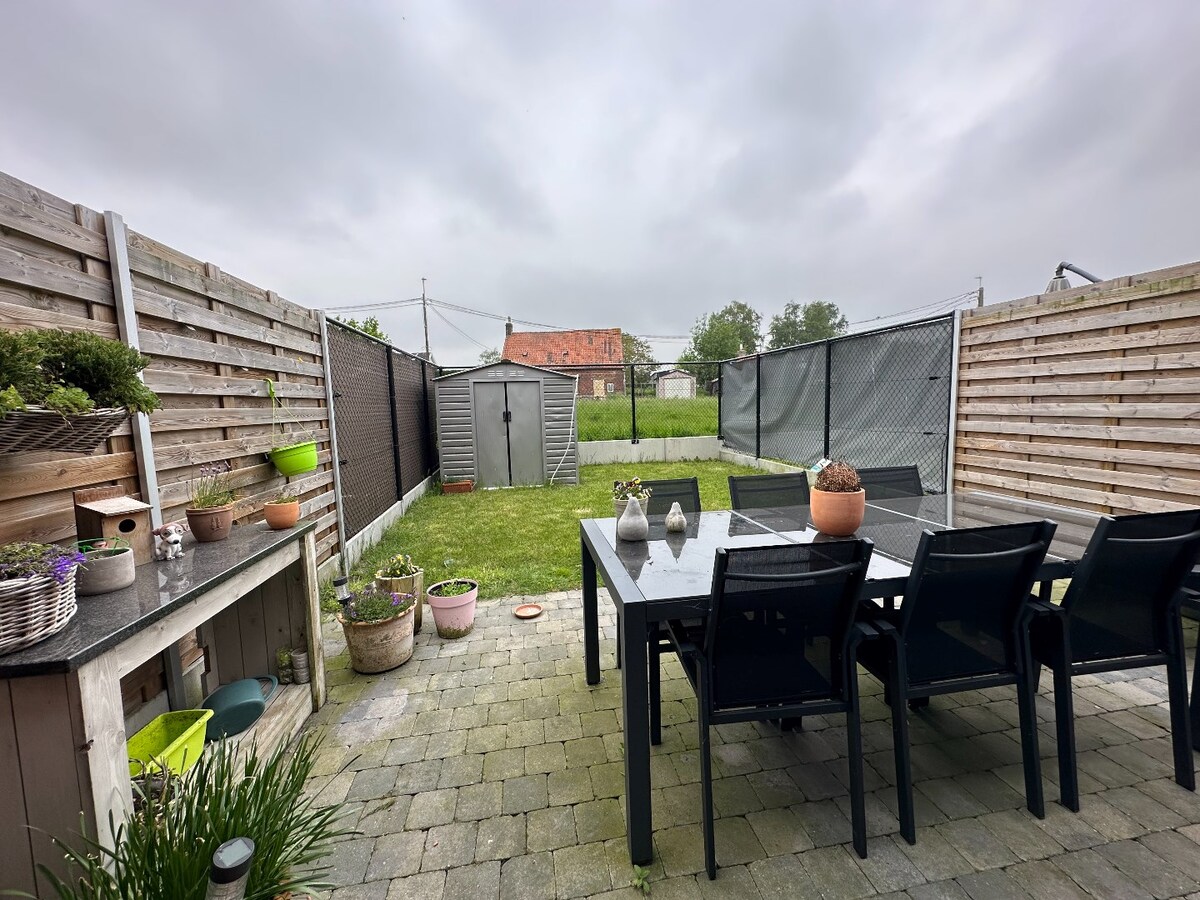 Verrassend ruime, energiezuinige woning in Centrum Houthulst 