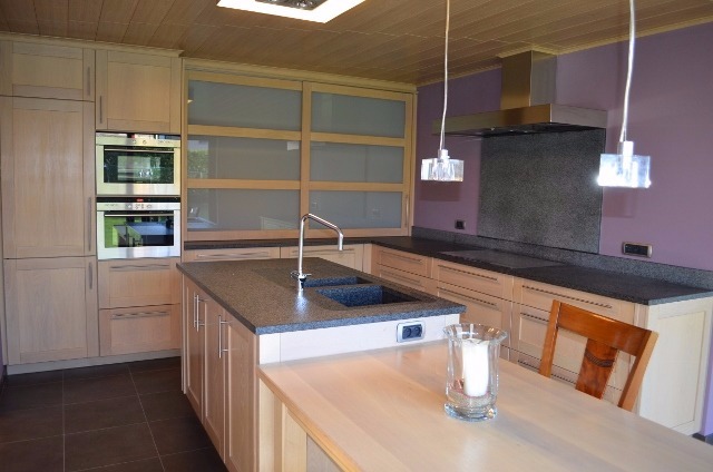 Solide villa afgewerkt met duurzame materialen te Adegem 