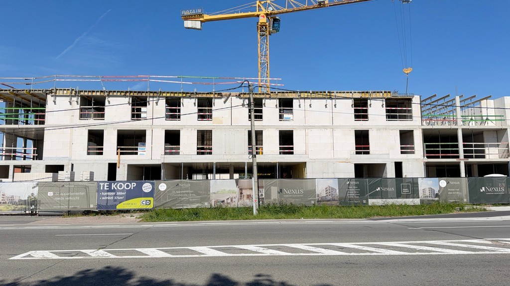 Nieuwbouw kantoor en winkelruimte te koop in Oostakker