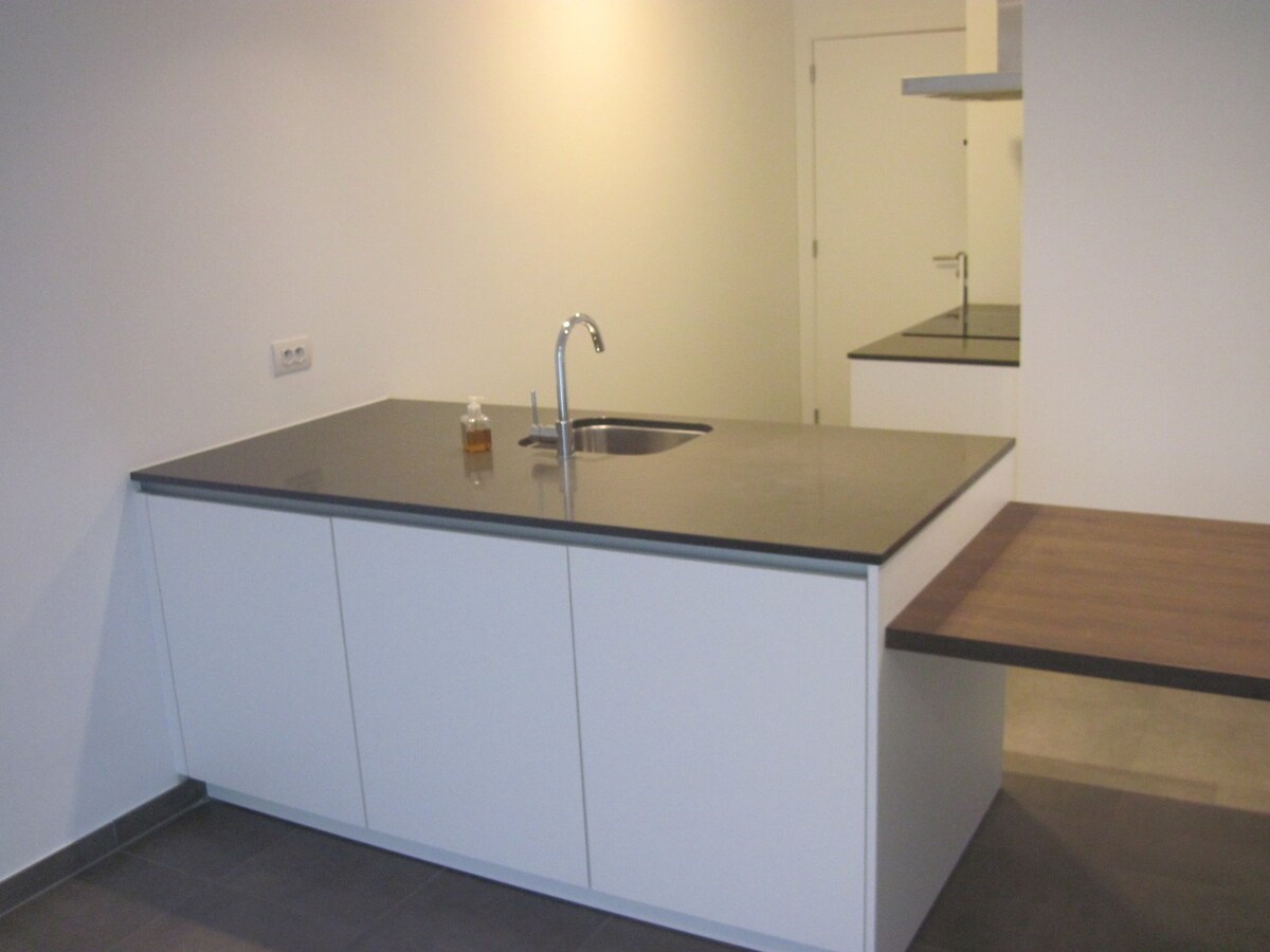 Gelijkvloers 2-slaapkamer appartement met uitzonderlijk terras. 