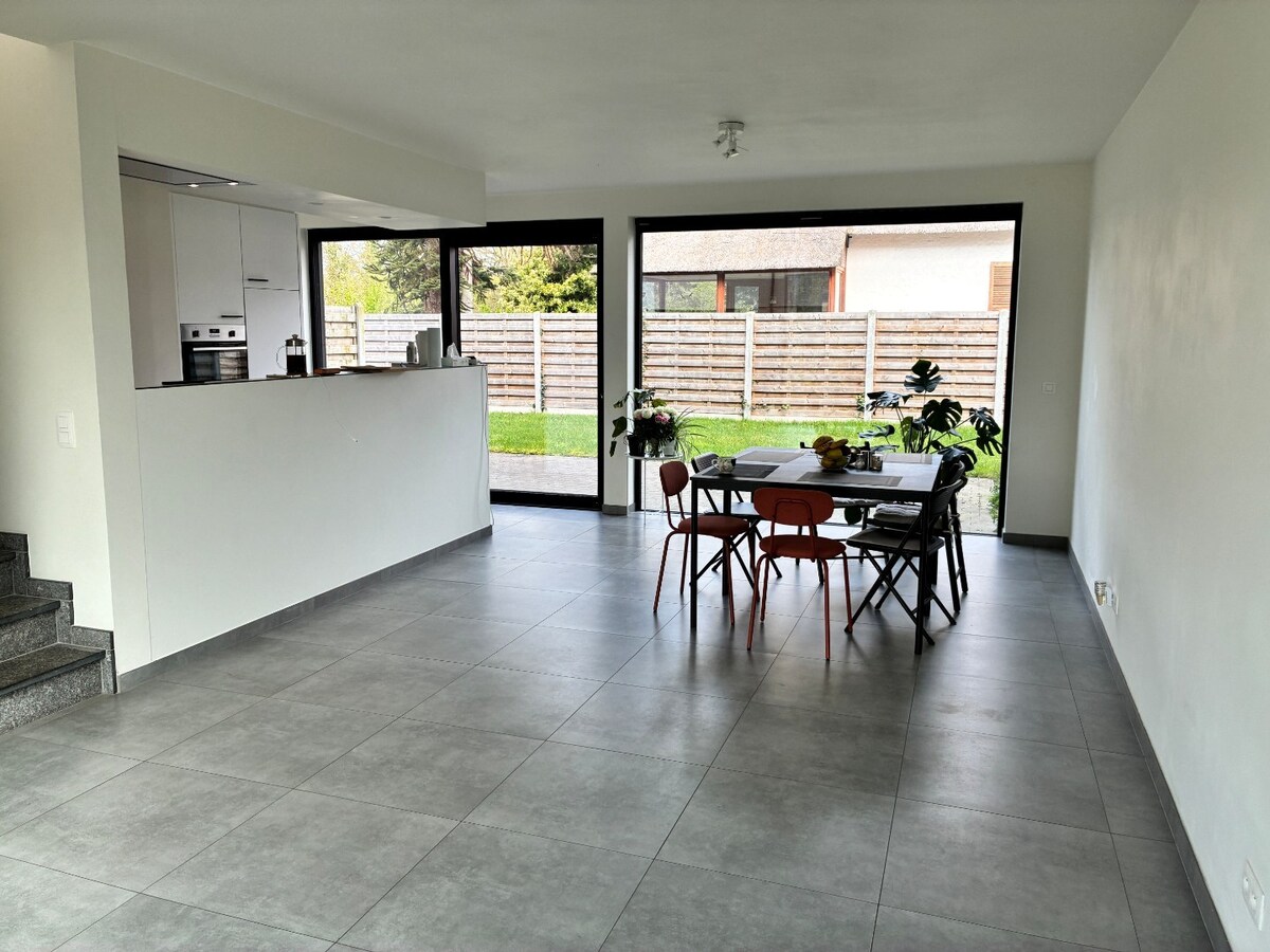 Nieuwbouwwoning nabij de Sterre - met terras en tuin ! 