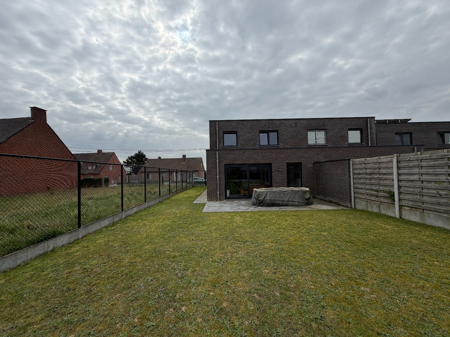 Moderne gezinswoning met tuin in Oostrozebeke met 3 slaapkamers, garage 