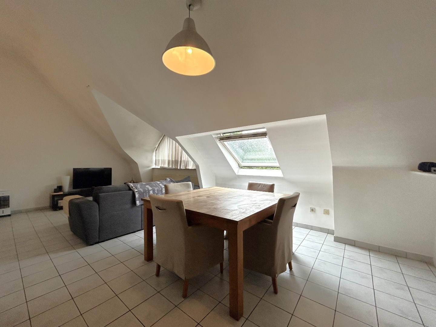 Instapklaar appartement met 2 slpk. en zeer groot terras in centrum Geel 