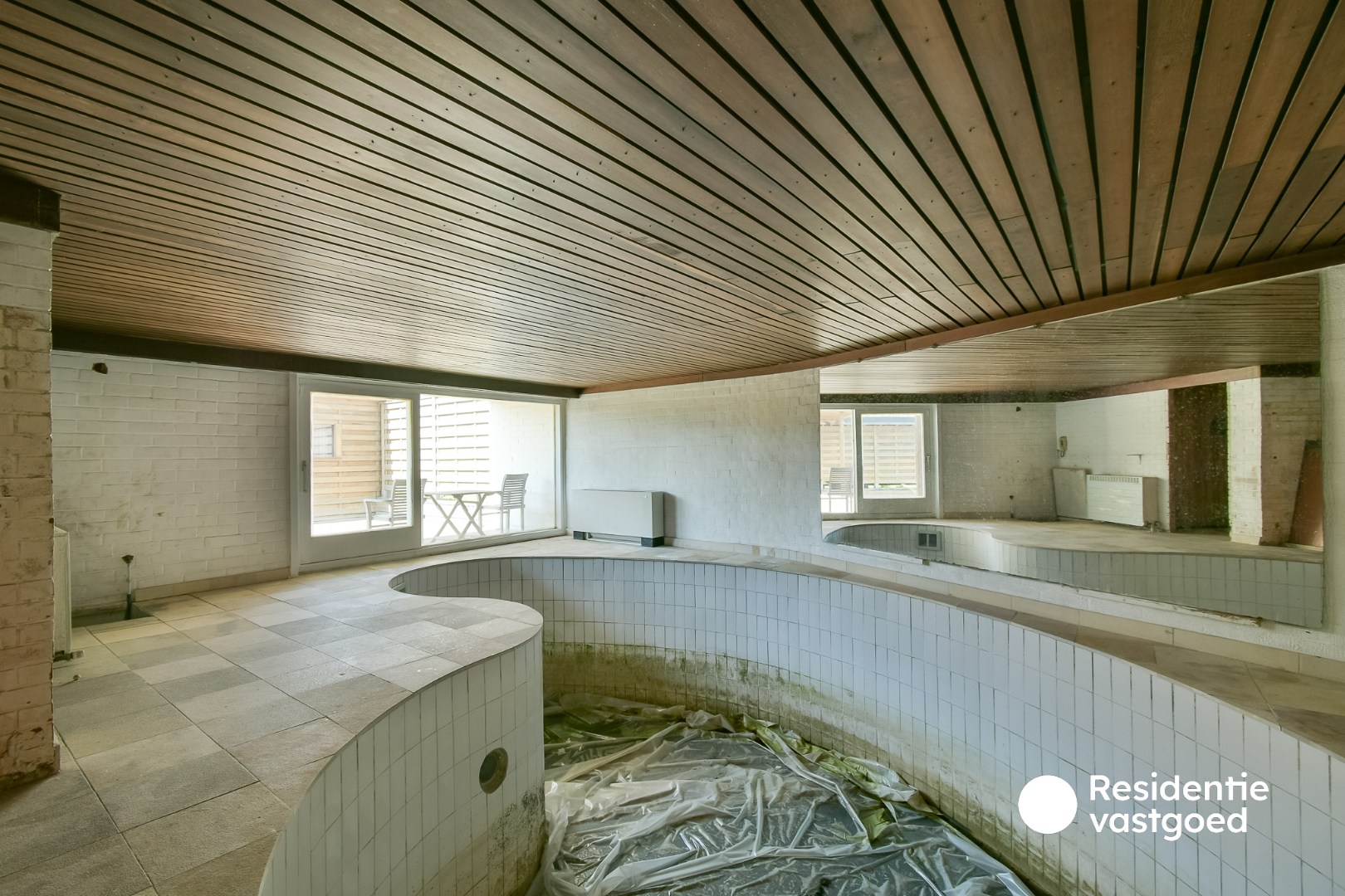 Verrassend ruime woning met unieke indeling en veel potentieel in Torhout! 