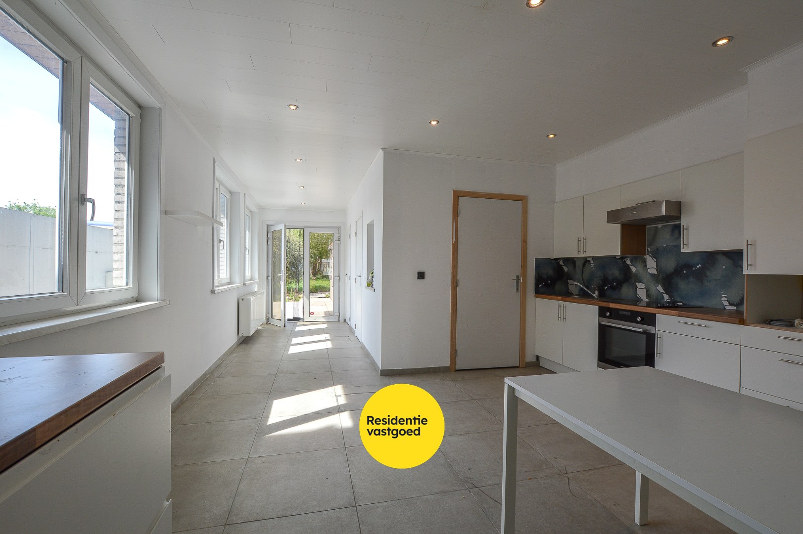 Gerenoveerde woning met 3 slaapkamers te huur nabij Centrum Oudenburg. 