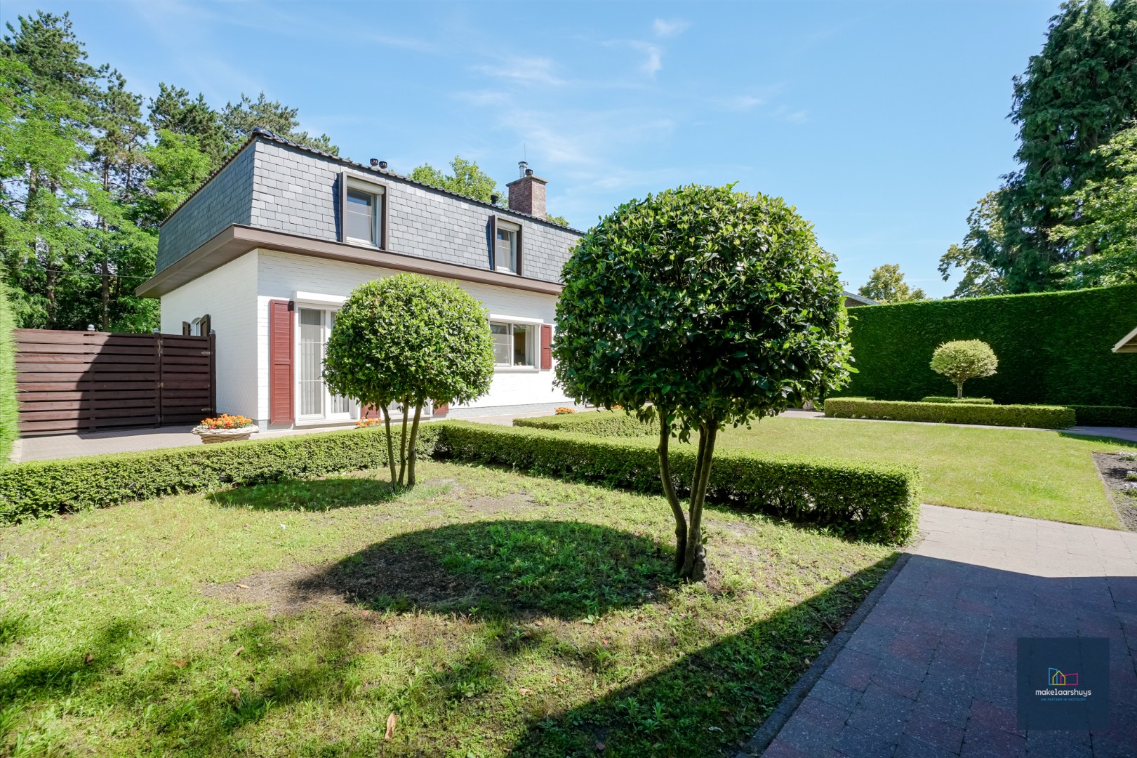 Charmante villa in Franse stijl nabij het centrum van Wondelgem 