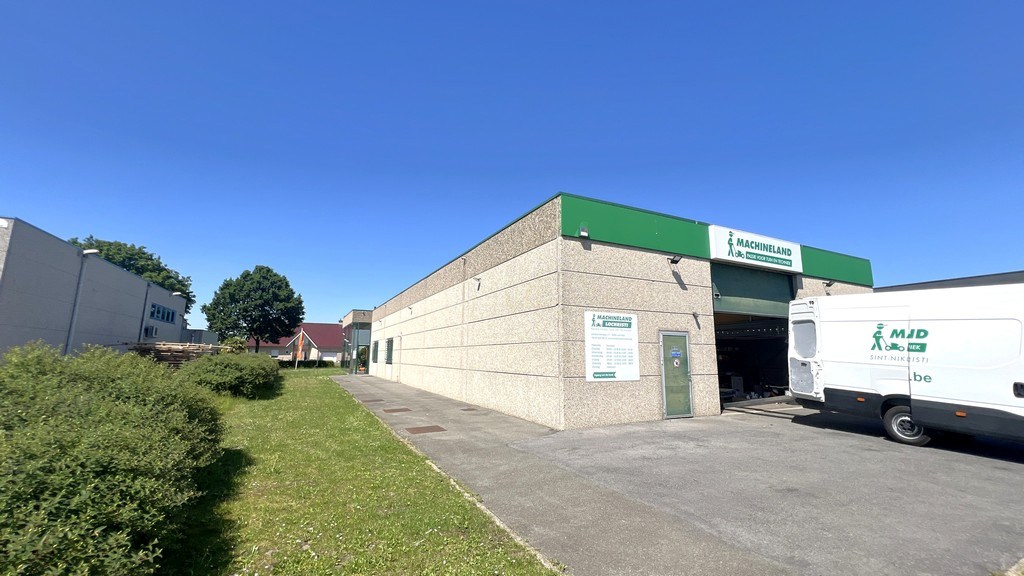 Industrieel bedrijfspand te huur langs N70 in Lochristi