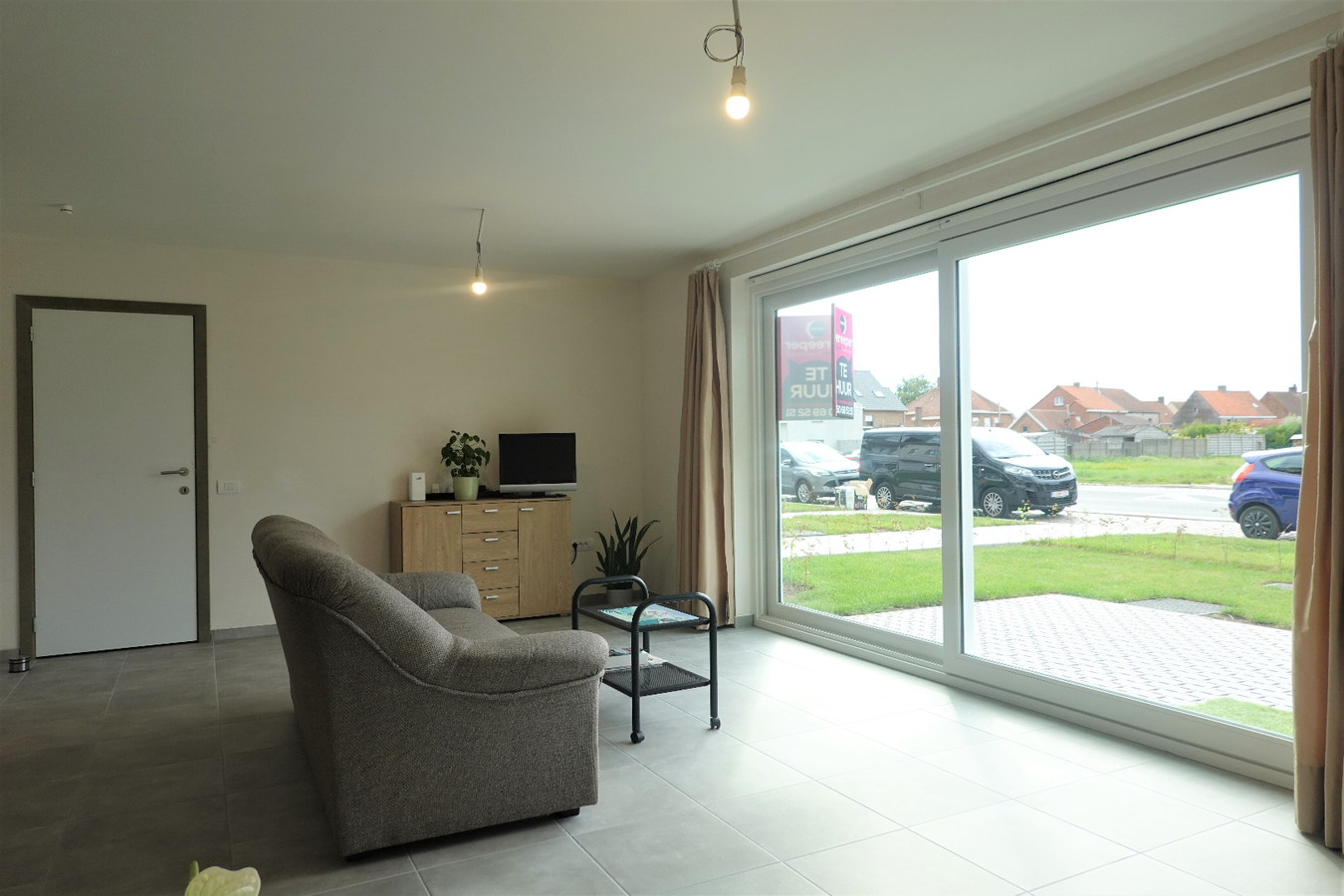 Recent nieuwbouwappartement met tuin te Zedelgem 