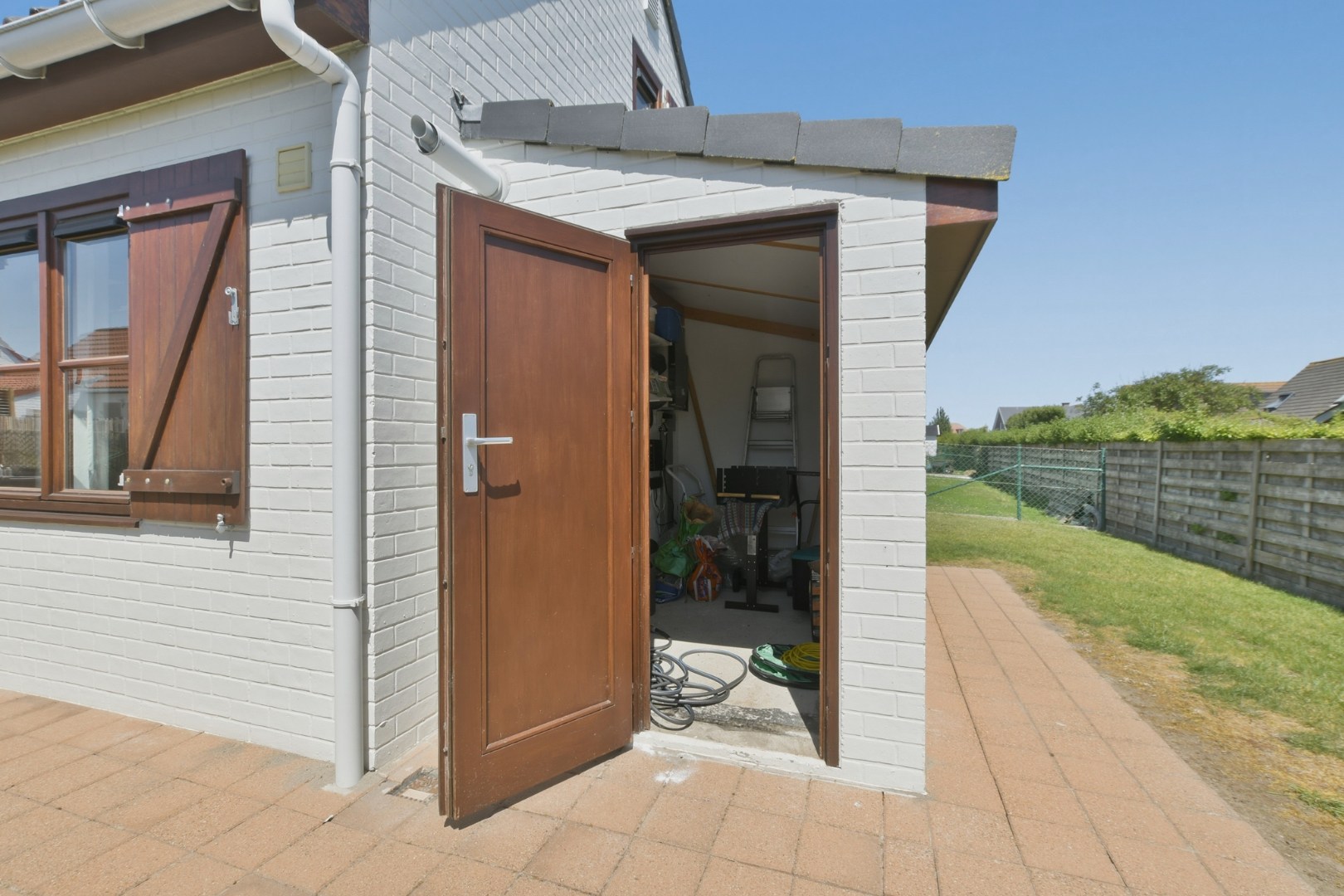 Instapklaar en gemeubeld vissershuisje met tuin en staanplaats in Harendijke! 