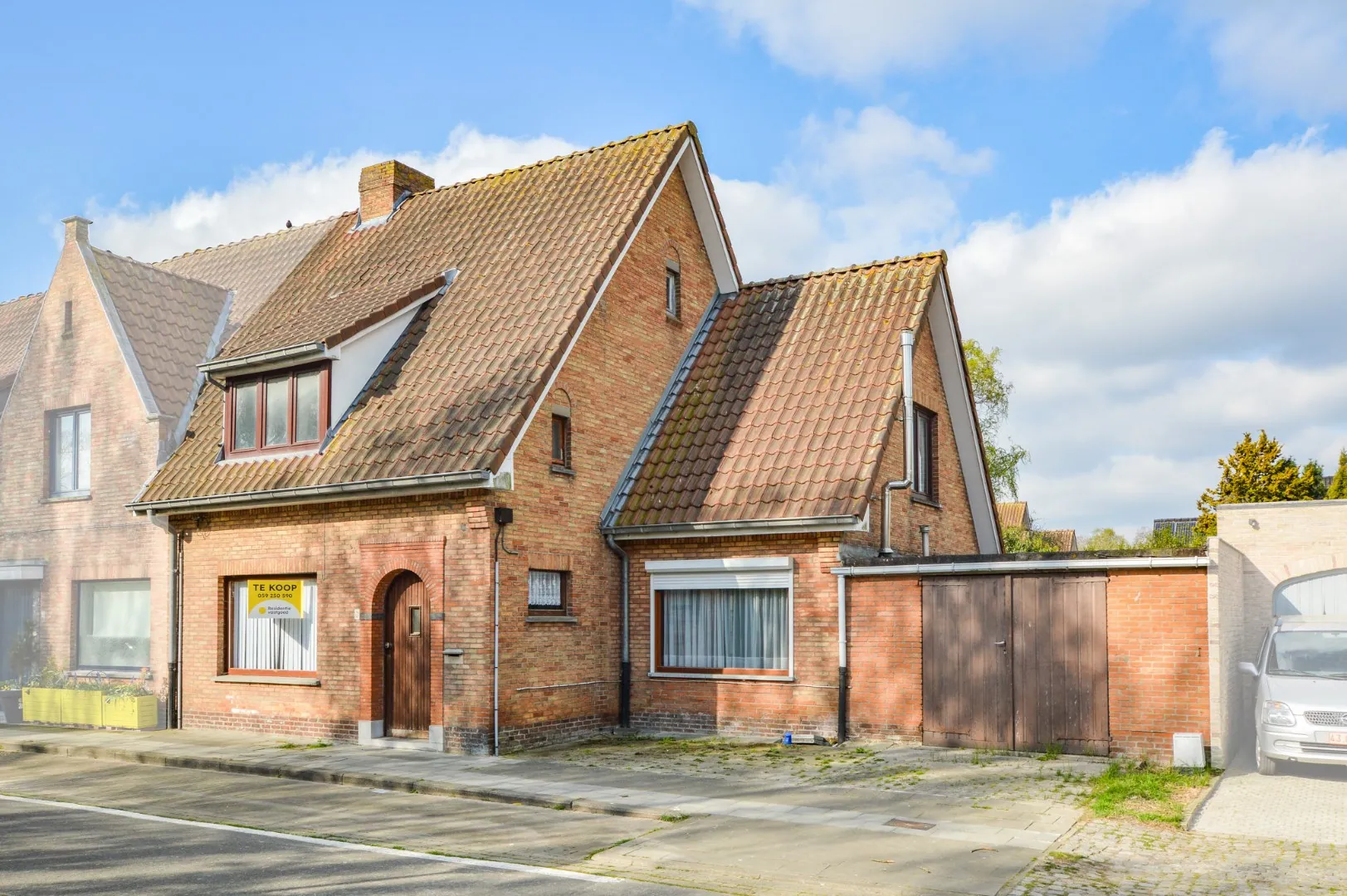 Ruime halfopen bebouwing met zonnige tuin in rustige woonwijk te Brugge!