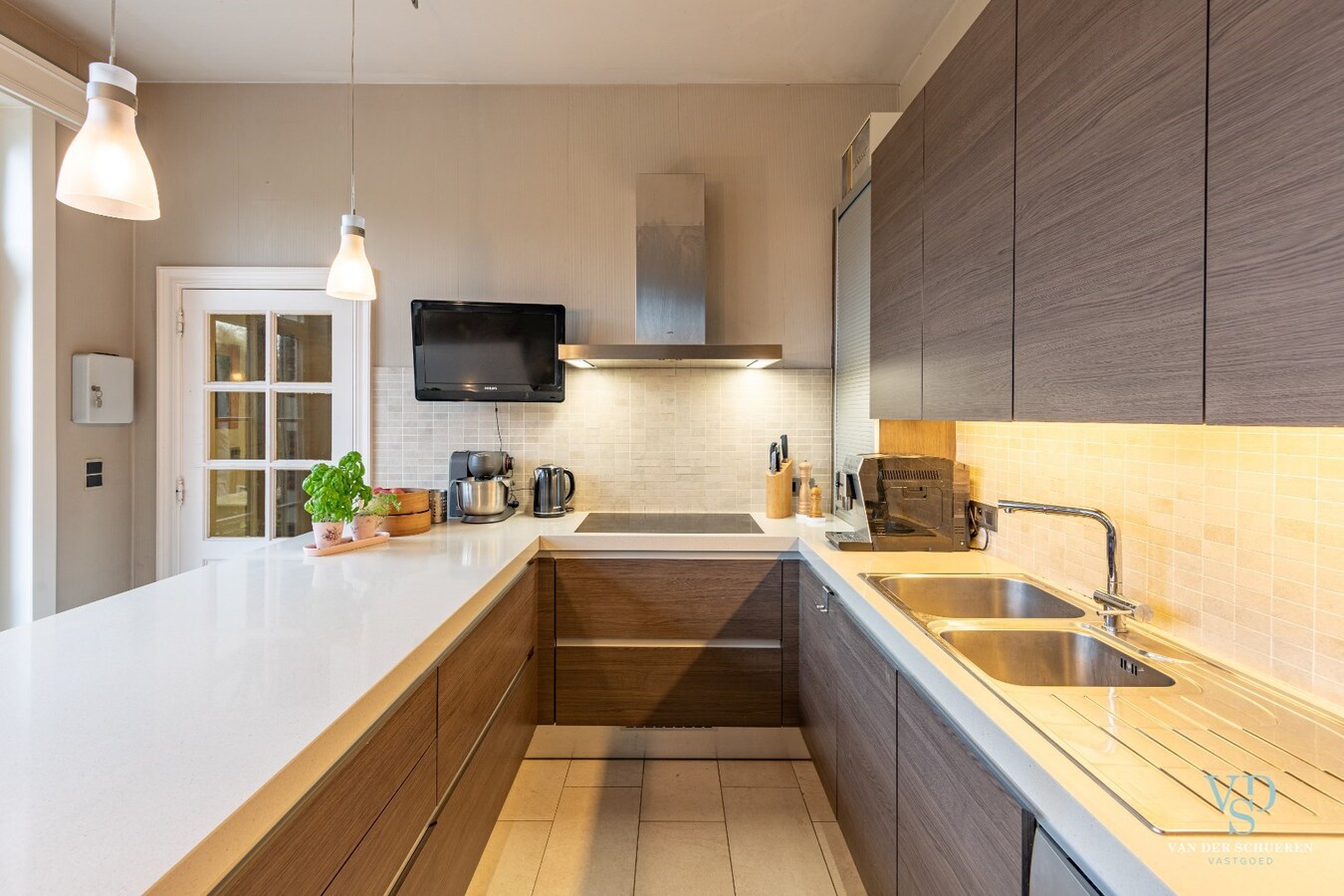 Ruim en stijlvol wonen in hartje Gavere. 