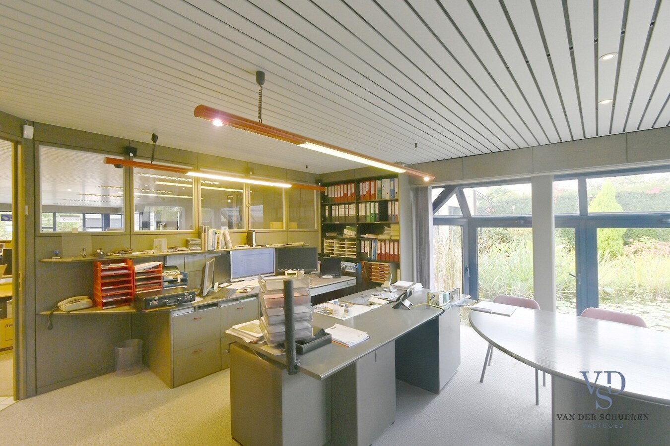 Ruim handelspand met penthouse in villastijl 