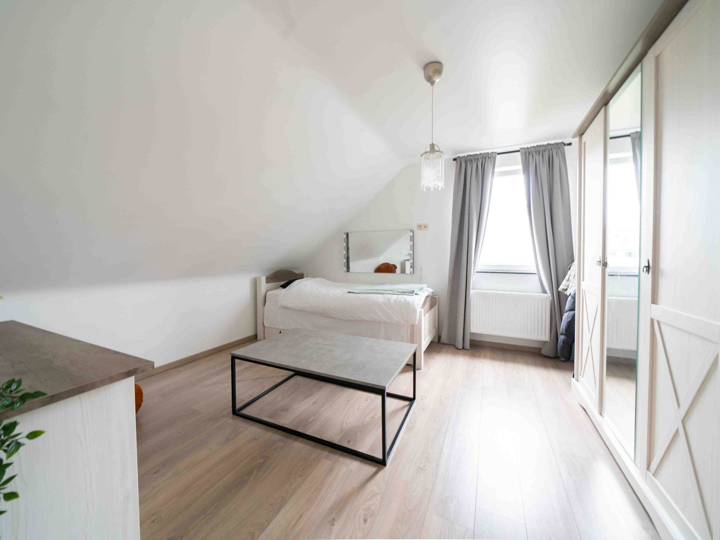 Recente woning met 7 kamers, 2 badkamers, garage en tuin 