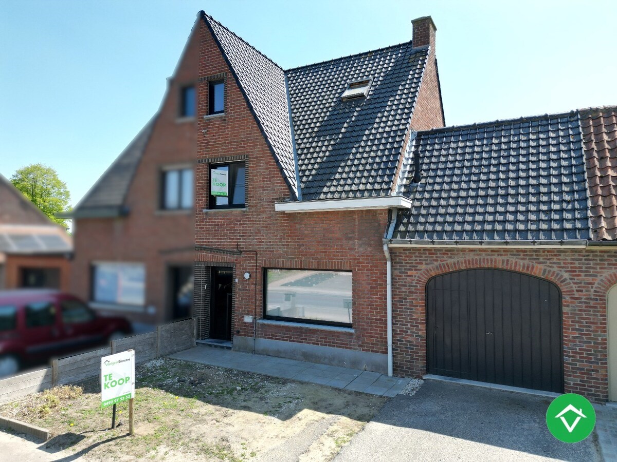 Charmante woning met twee slaapkamers, diepe tuin en ruime garage 