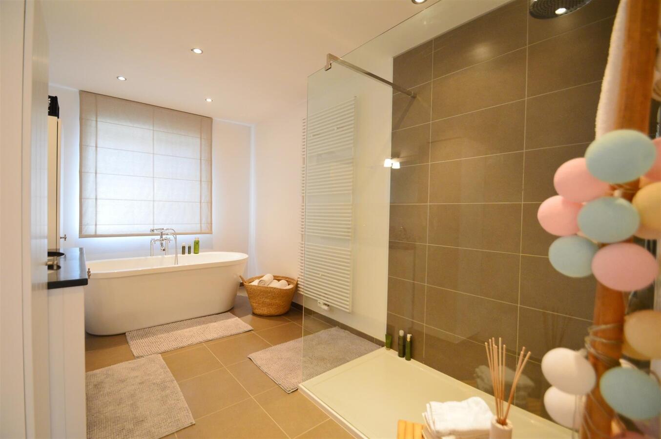 Klassevol gerenoveerde gezinswoning met tuin - Heist 