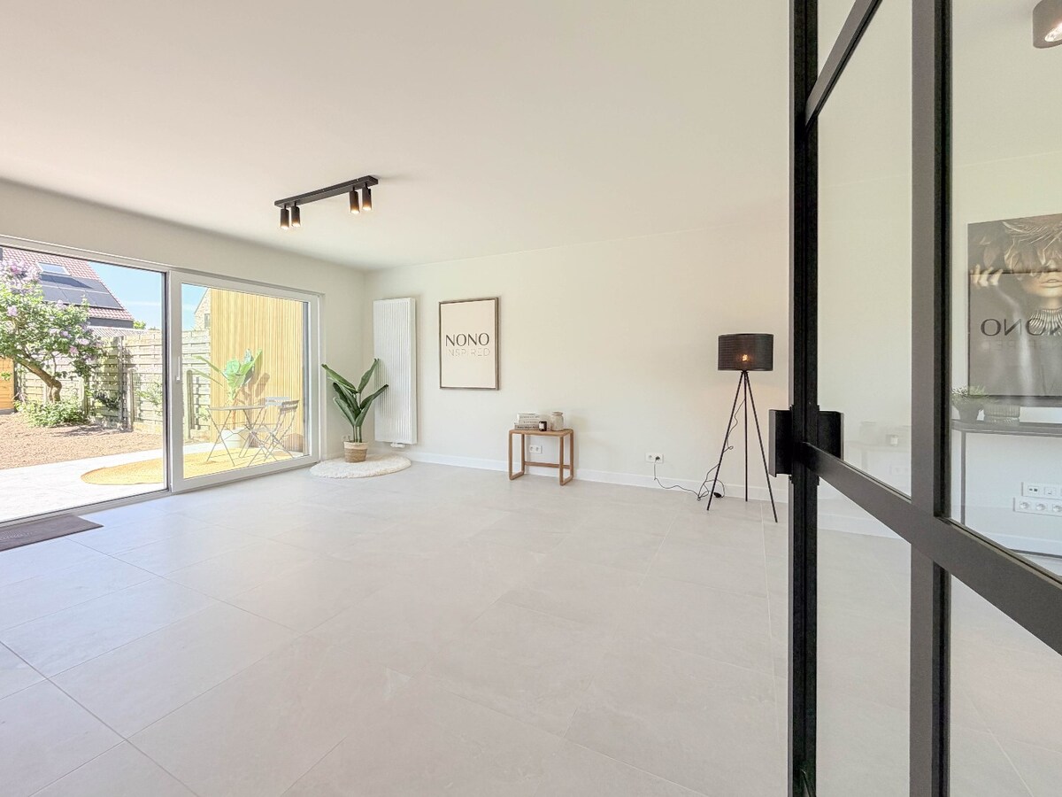 ABSOLUTE TOPPER !!!  Ontdek nu dit prachtige vernieuwde pand gelegen te Kortrijk/Heule ! *** NONO INSPIRED *** 