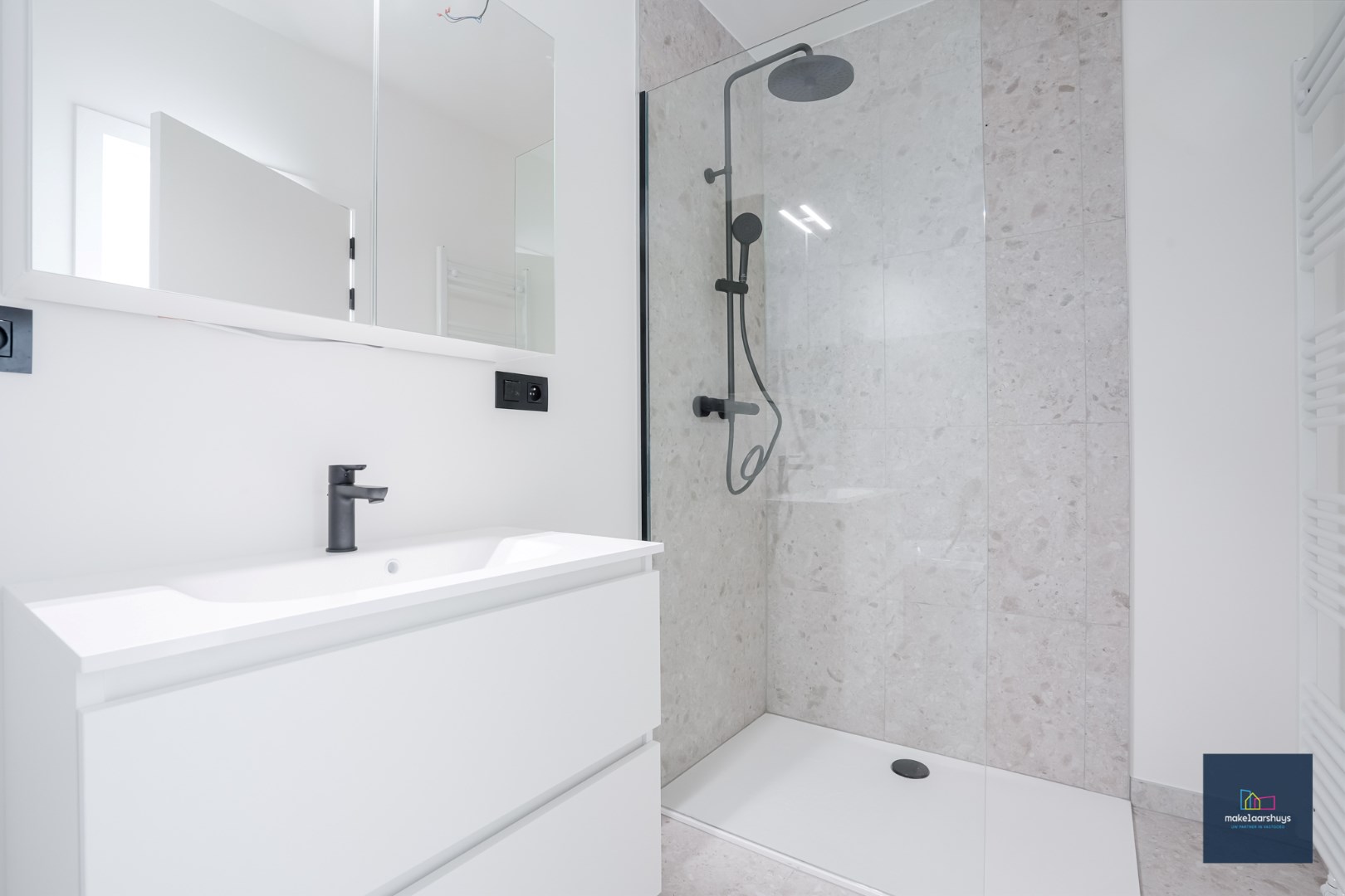 Nieuw 2 slaapkamerappartement  met praktijkmogelijkheden 