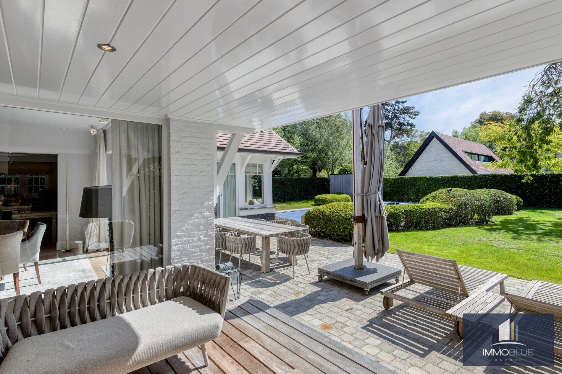 Luxueuze en stijlvolle villa in Engelse Cottage stijl met verwarmd zwembad gelegen in het Zoute. 