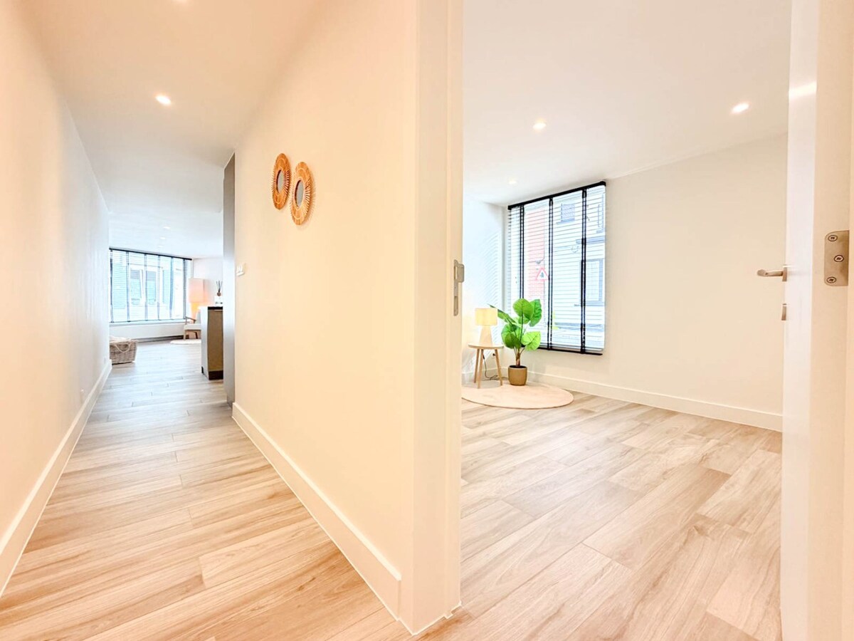 Prachtig en zeer ruim gelijkvloers appartement met zeer ruime garage 173m2 *** NONO INSPIRED ***! 