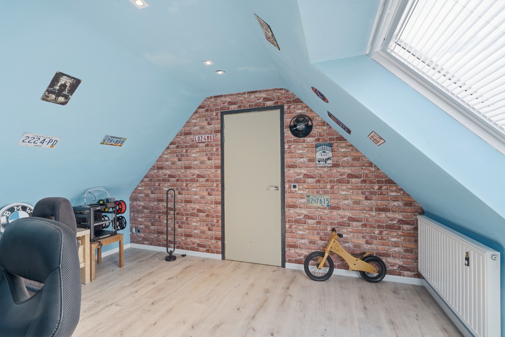 Moderne halfopen bebouwing met zonnige tuin en hoogwaardige afwerking 