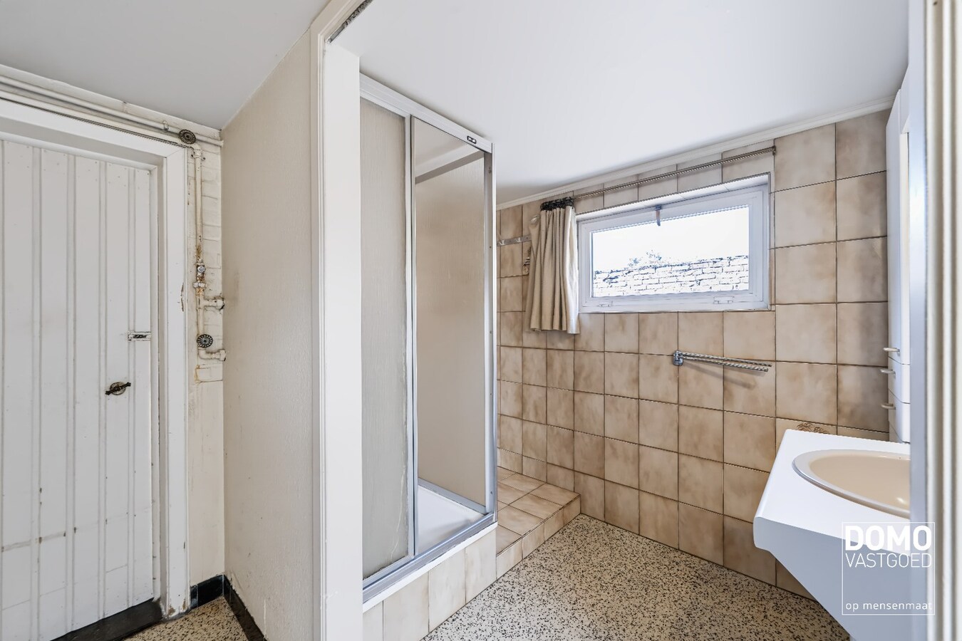 Zeer goed onderhouden woning op 9 are met potentieel 
