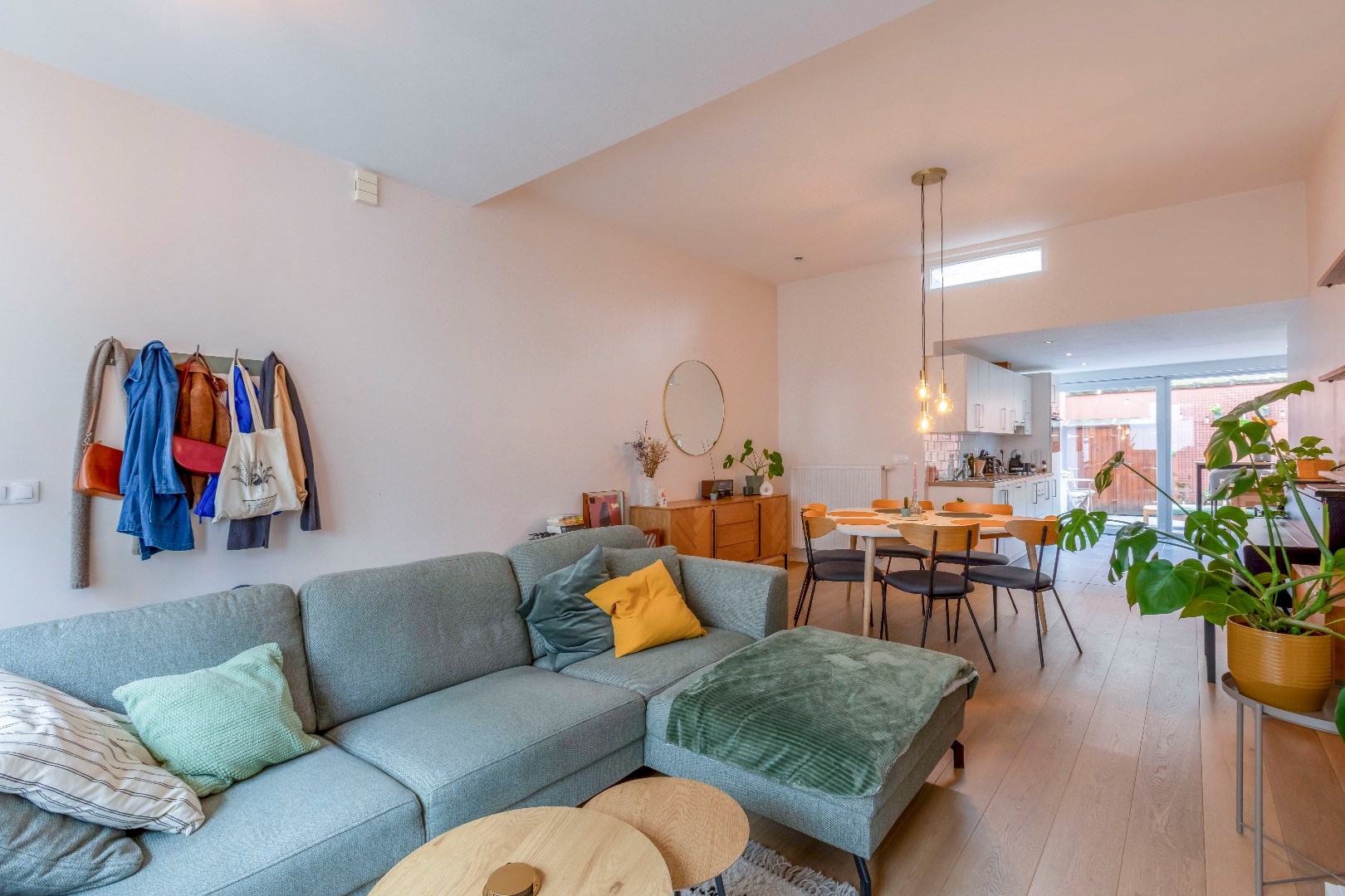 Instapklare woning met 3 slp. en terras te Sint-Amandsberg 